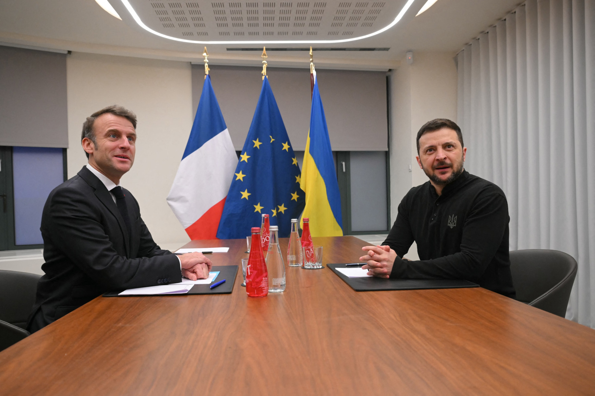 Ukraine : "la France doit faire entendre sa voix", s'accordent les chefs de partis conviés par Emmanuel Macron