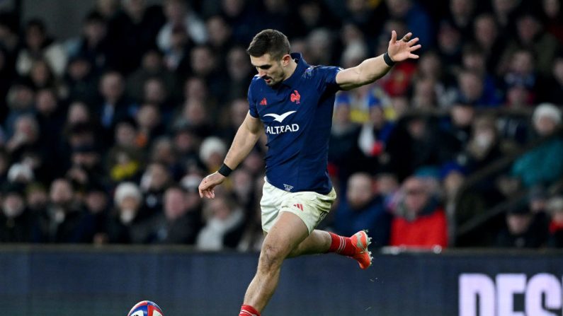 Matthieu Jalibert et Damian Penaud n'ont pas fait partie de l'équipe des présumés titulaires mardi lors de l'entraînement du XV de France, ce qui rend probable leur absence du groupe qui défiera l'Italie dimanche. (Photo : Shaun Botterill/Getty Images)