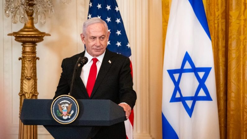 Le Premier ministre de l'État d'Israël, Benjamin Netanyahou, s'exprime lors d'une conférence de presse avec le président Donald Trump à la Maison-Blanche, le 4 février 2025. (Madalina Vasiliu/Epoch Times)