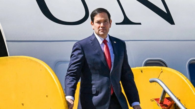 Le secrétaire d'État Marco Rubio à l'aéroport international de La Aurora à Guatemala City le 4 février 2025. Johan Ordonez/AFP via Getty Images