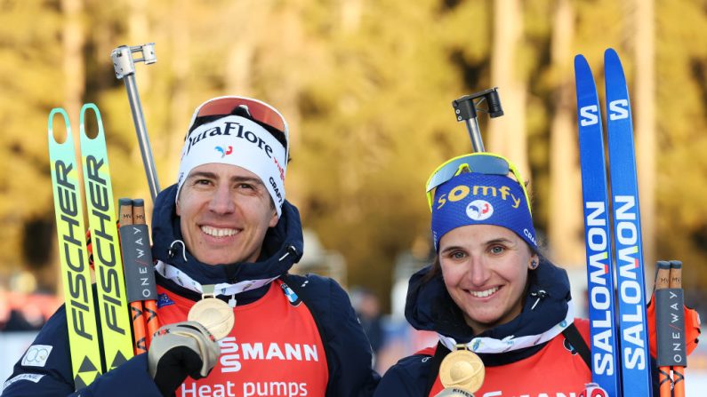 L'équipe de France de biathlon conserve son titre mondial sur le relais mixte simple aux Mondiaux-2025 grâce à Julia Simon et Quentin Fillon Maillet. (Photo : Alexander Hassenstein/Getty Images)