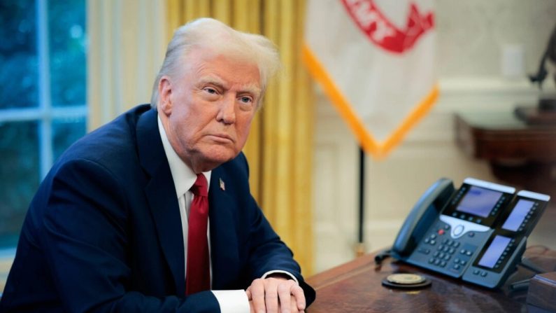 Le président américain Donald Trump s'adresse aux journalistes depuis le bureau de la résolution à la Maison-Blanche à Washington, DC. le 30 janvier 2025 (Chip Somodevilla/Getty Images)