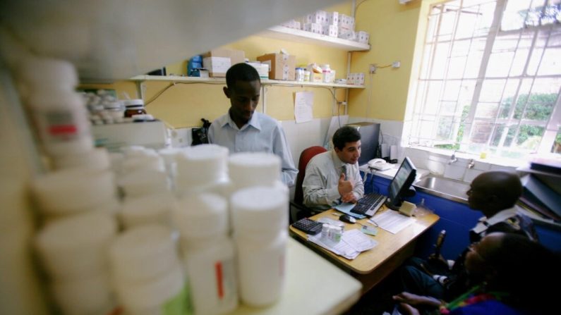 Le site de l'hôpital copte de Nairobi, au Kenya, le 2 décembre 2006. L'hôpital copte est géré grâce à des dons et bénéficie du projet PEPFAR, qui fait partie du programme présidentiel américain de lutte contre le sida. Brent Stirton/Getty Images