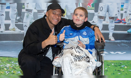 L’hommage de Kylian Mbappé au petit Lorenzo : son jeune fan de 11 ans est décédé, emporté par un cancer incurable