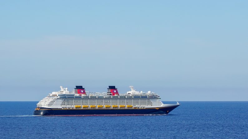 Le bateau de croisière de luxe "Disney Dream" en Méditerranée, le 25 mai 2024.