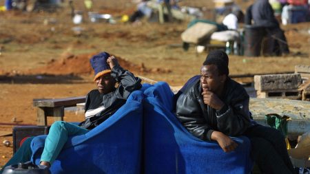 Les agriculteurs sud-africains en proie à des invasions de leurs terres ; certains parlent de « justice foncière »