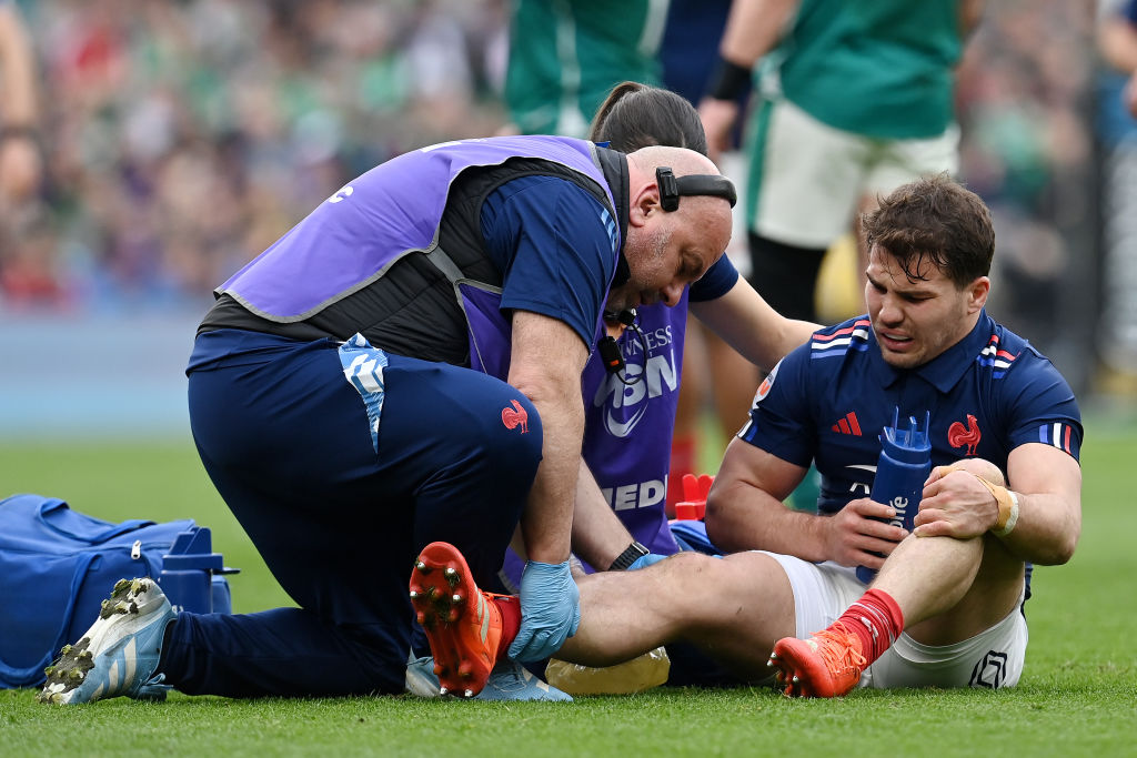 Antoine Dupont sort blessé contre l'Irlande après une demi-heure