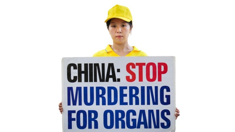 Han Yu, dont le père a été tué en Chine en raison de sa croyance en Falun Gong, lors d'un rassemblement sur la place des Nations unies à New York, le 24 septembre 2019. (Eva Fu/Epoch Times)