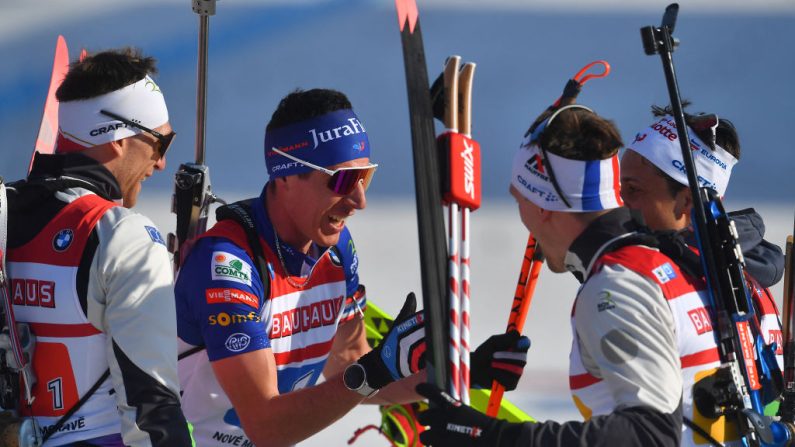 L'équipe de France masculine de biathlon s'est imposée dans le dernier relais de la saison à Nove Mesto (République Tchèque) dimanche devant la Norvège et l'Ukraine, décrochant sa cinquième victoire en cinq relais de coupe du monde cet hiver. (Photo : MICHAL CIZEK/AFP via Getty Images)