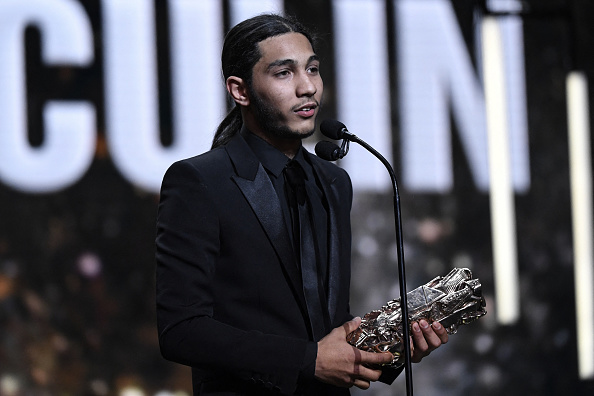 L'acteur Dylan Robert reçoit le prix du meilleur espoir masculin lors de la 44e édition de la cérémonie des César du cinéma à la salle Pleyel à Paris, le 22 février 2019. (Photo BERTRAND GUAY/AFP via Getty Images)