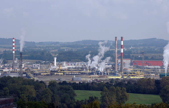 Le site industriel de Lacq (Pyrénées-Atlantiques) connu pour son exploitation de gisements de gaz naturel. (Photo JEAN-PIERRE MULLER/AFP via Getty Images)