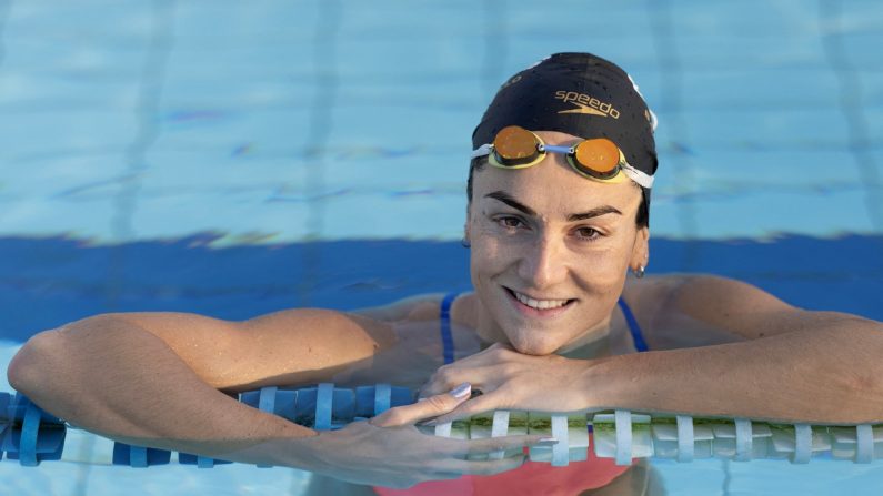 La nageuse française Béryl Gastaldello pose lors d'un entraînement à la piscine de Puteaux, le 27 juin 2024. (Crédit photo JOEL SAGET/AFP via Getty Images)