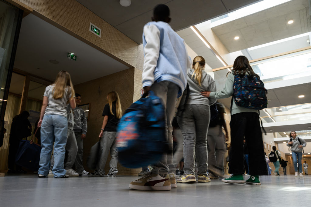 Violences à l'école : des questionnaires seront envoyés aux élèves en internat et voyages scolaires