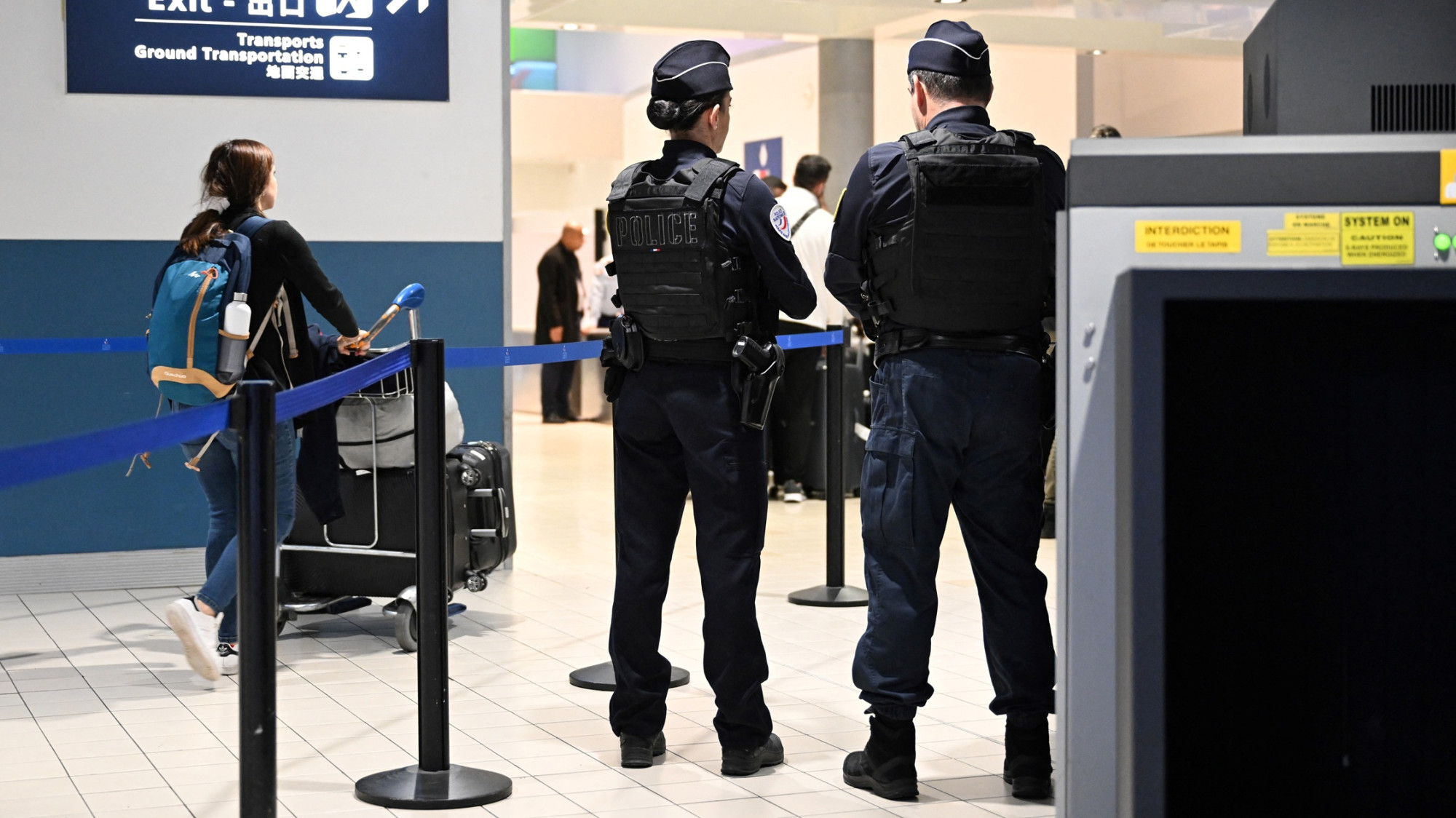 Des Algériens expulsés à leur arrivée à Roissy, Bruno Retailleau met en place une "riposte graduée"