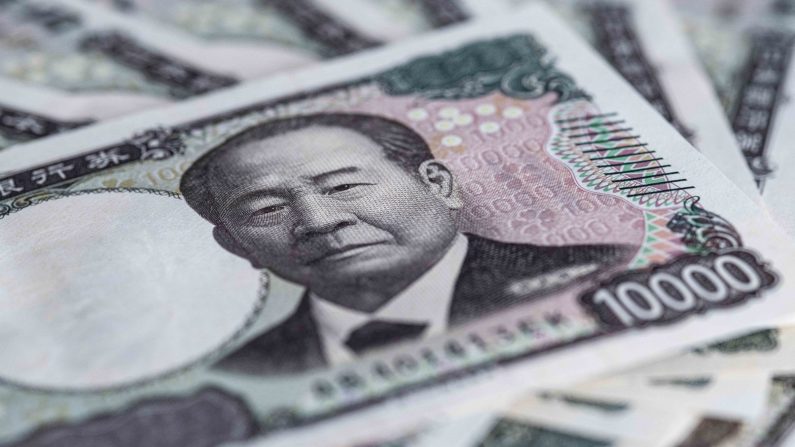 Des billets japonais de 10.000 yens. (Richard A. Brooks/AFP via Getty Images)