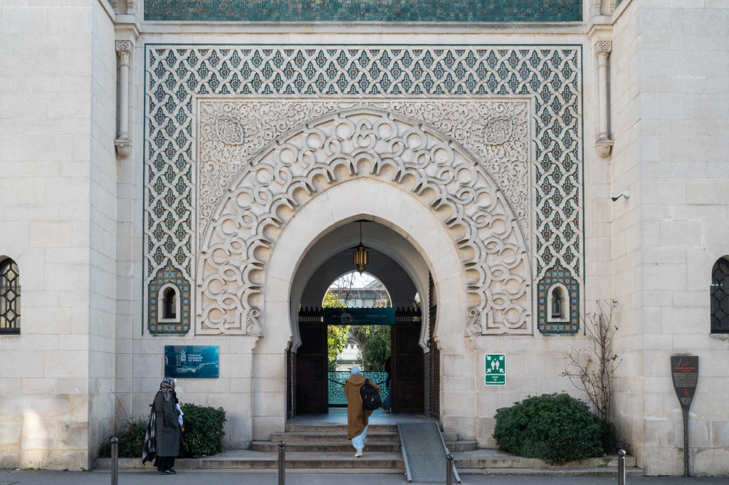 Brouille franco-algérienne : le ministre de l'Intérieur n'est plus le bienvenu à la Grande mosquée de Paris