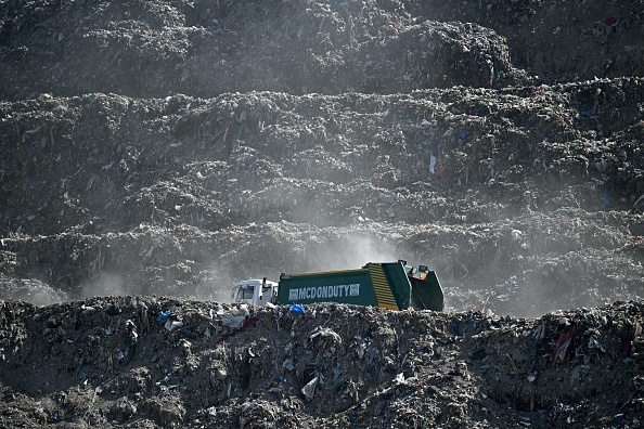 Inde : New Delhi annonce vouloir éliminer sa montagne d'ordures fumantes