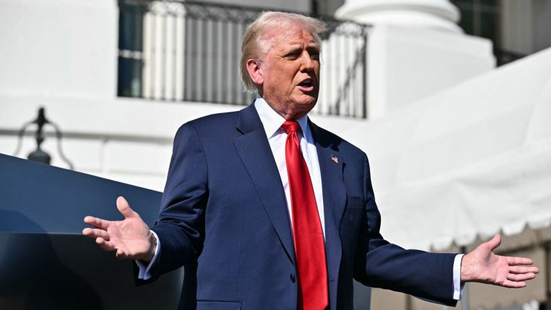 Le président Donald Trump s'adresse à la presse sur le portique sud de la Maison Blanche, le 11 mars 2025. Mandel Ngan/AFP via Getty Images