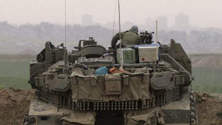 Les habitants de Gaza manifestent alors qu’Israël les avertit de la saisie de terres