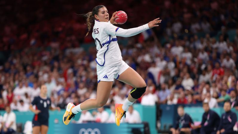 De retour un peu moins de trois mois après l'Euro, l'équipe de France féminine de handball s'est imposée contre l'Allemagne (28-25) jeudi à Trèves. (Photo : Alex Davidson/Getty Images)