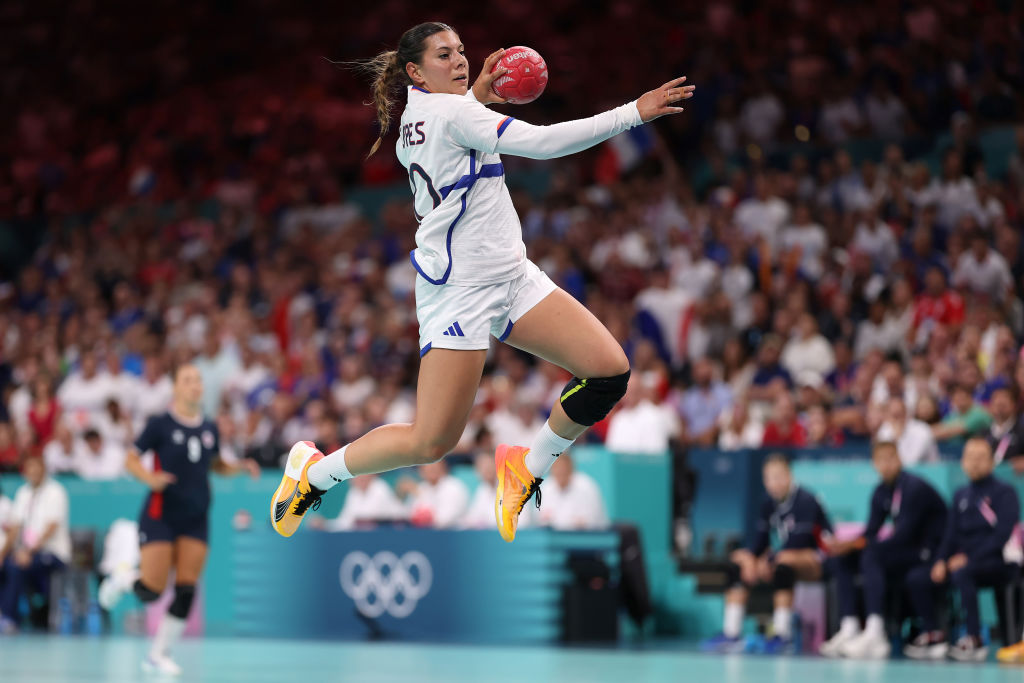 Hand : les Bleues réussissent leur retour en battant l'Allemagne (28-25) à Trèves