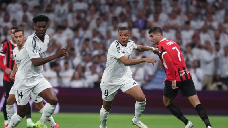 Aurélien Tchouaméni a réfuté toute baisse de régime de Kylian Mbappé, critiqué ces derniers jours par la presse espagnole, mardi à la veille du huitième de finale retour de Ligue des champions face à l'Atlético. (Photo : PIERRE-PHILIPPE MARCOU/AFP via Getty Images)