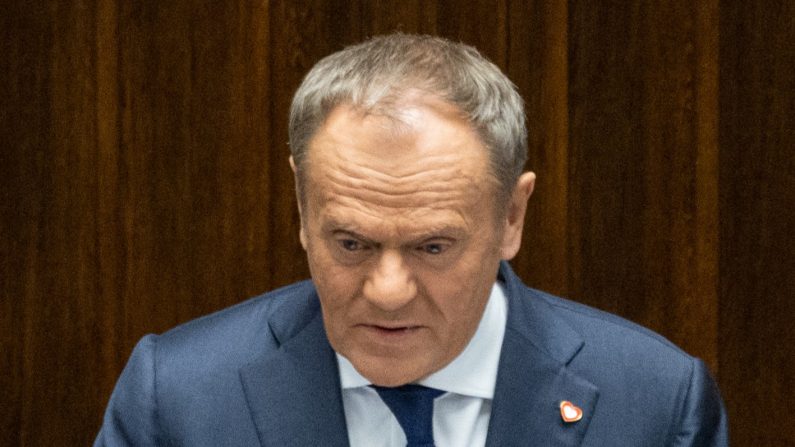 Le Premier ministre polonais Donald Tusk s'adresse au Parlement sur la situation en Ukraine, à Varsovie, le 7 mars 2025. (WOJTEK RADWANSKI/AFP via Getty Images) 