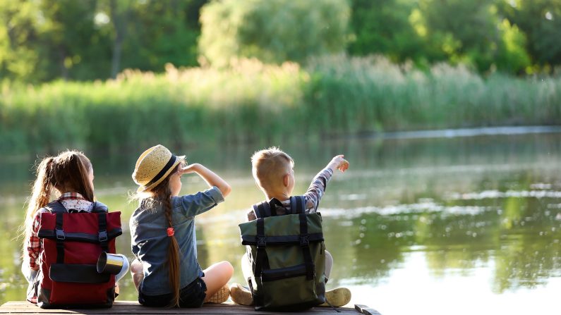 Serait-ce des choses simples et fondamentales, comme la liberté d'explorer, qui permettent aux enfants de s'épanouir ? (Nouvelle Afrique/Shutterstock)