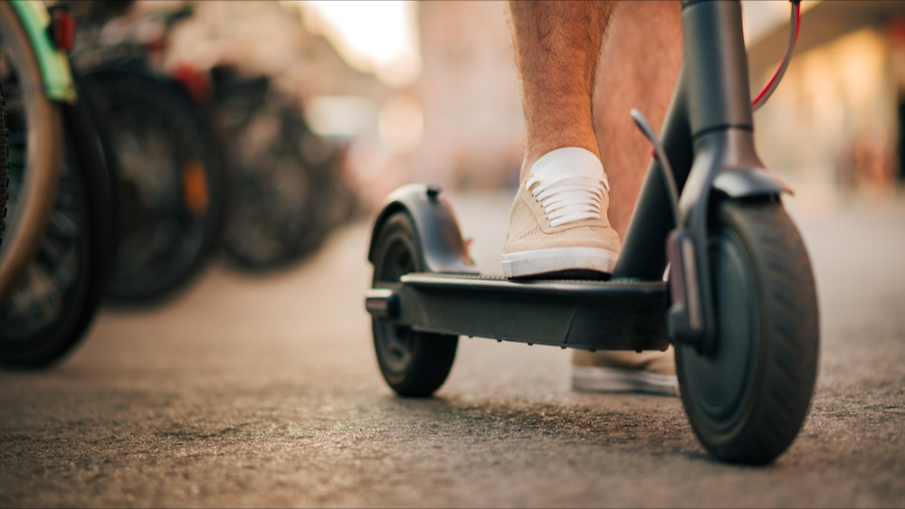 Rennes : un jeune homme alcoolisé et sans casque perd la vie en chutant de sa trottinette électrique