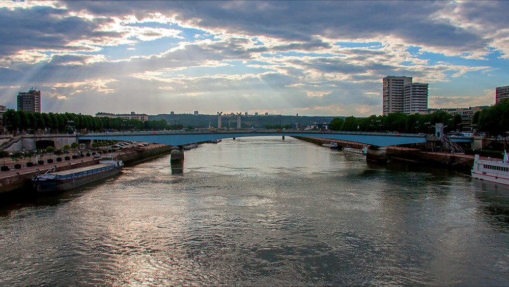 Rouen : un homme de 91 ans, probablement sans domicile fixe, perd la vie en tombant dans la Seine