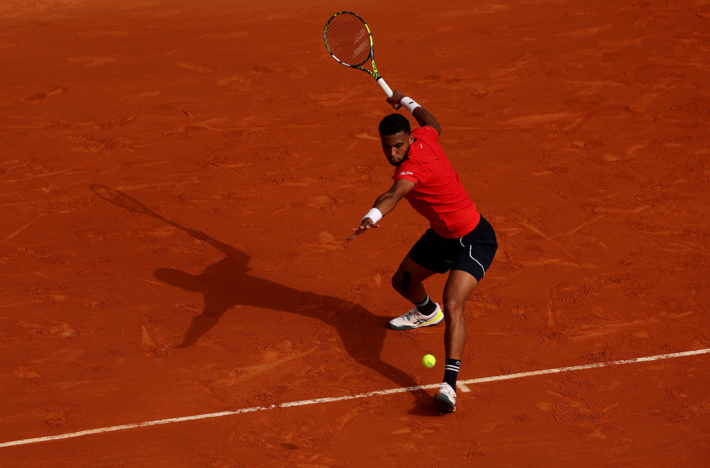 Monte-Carlo : "gagner en deux sets en une heure sur le terrain", se réjouit Fils