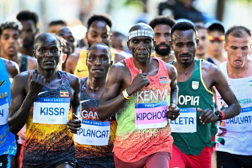 Marathon de Londres :  à 40 ans, la légende du marathon Kipchoge reprend la route