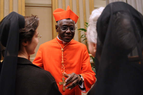 Qui est le cardinal Robert Sarah, parmi les favoris chez les conservateurs pour succéder au pape François ?