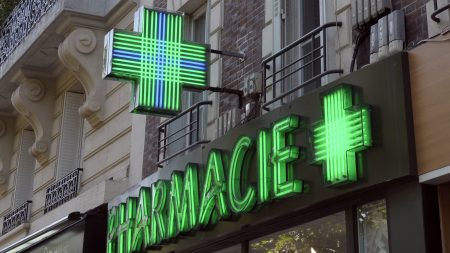 Aubervilliers : un pharmacien se fait agresser et voler 100.000 euros en pleine rue, les commerçants inquiets