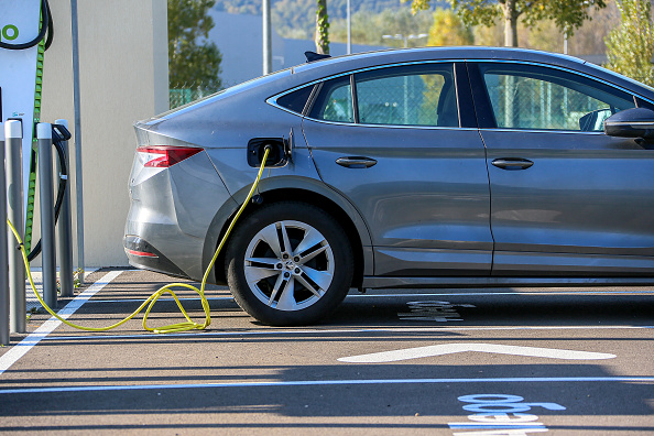 Voitures électriques : la carte grise sera payante à partir du 1er mai