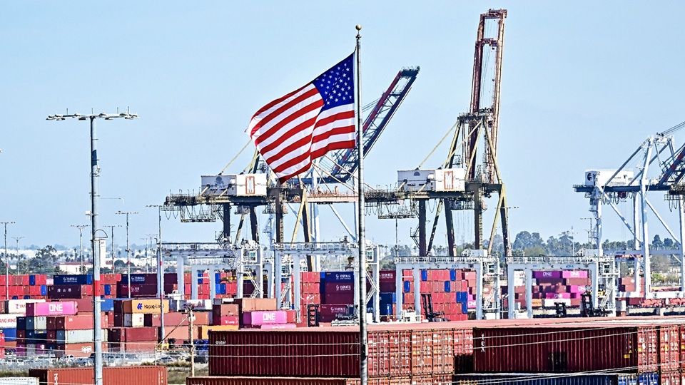 Le déficit du commerce international des États-Unis s'est réduit en février