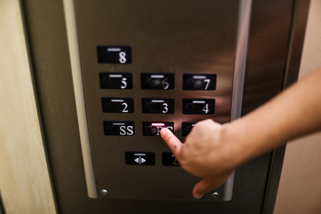 Trop de pannes d’ascenseurs : des appareils vétustes, du vandalisme et un calvaire pour les usagers
