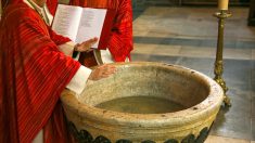 Forte hausse des baptêmes : plus de 10.000 adultes seront baptisés dans l’Église catholique à Pâques