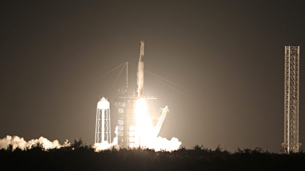 Une mission spatiale privée achève une orbite polaire historique avec un amerrissage dans le Pacifique