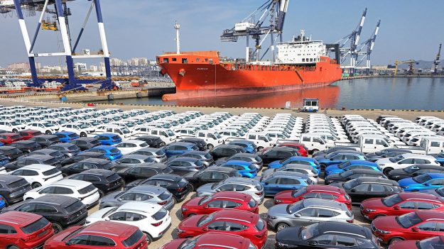 Avec l’entrée en vigueur des droits de douane sur les véhicules, les constructeurs automobiles changent de vitesse