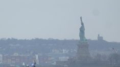 Crash d’un hélicoptère à New York : un couple de touristes espagnols et leurs trois enfants fêtaient un anniversaire