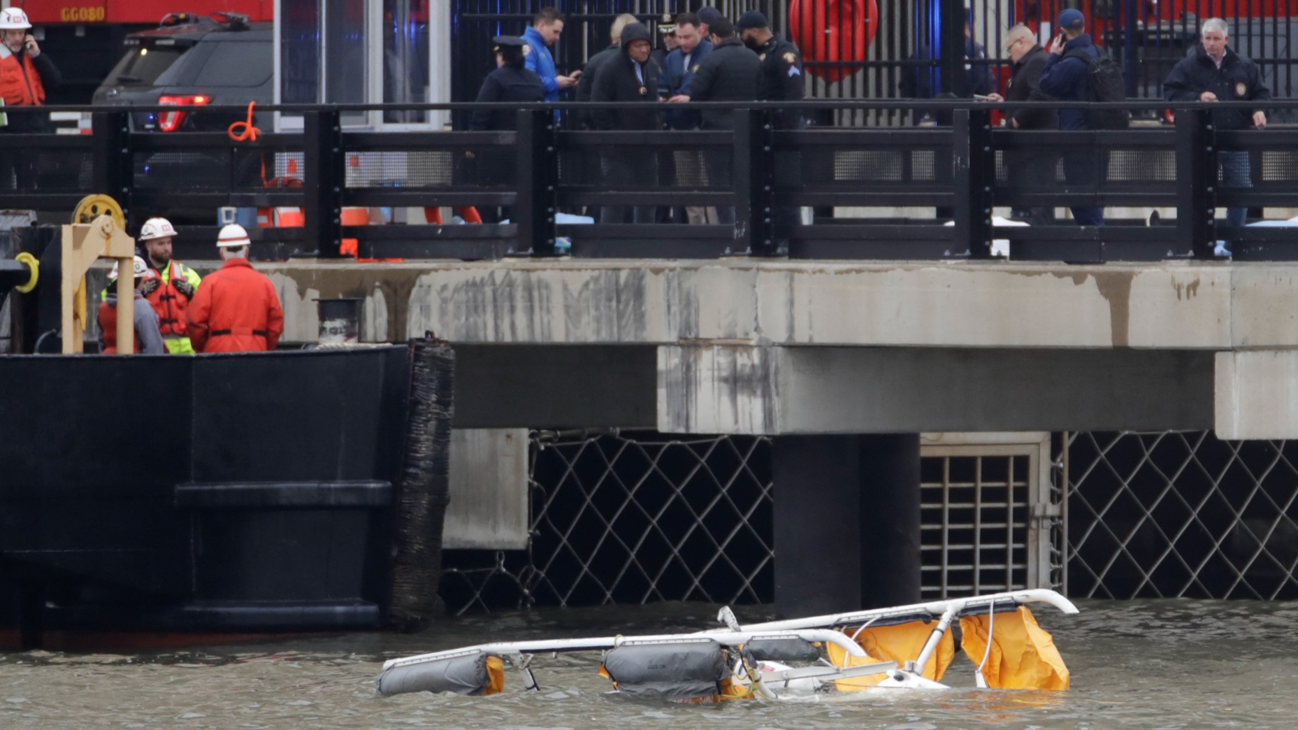 Six morts après le crash d'un hélicoptère dans l'Hudson près de Manhattan