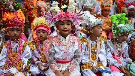 Thaïlande : Poy Sang Long, un rite de passage perpétué par l’ethnie Shan de Birmanie