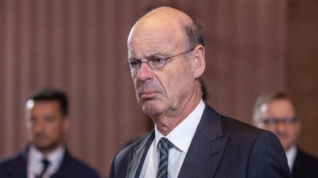 Déficit : Éric Lombard annonce « un effort supplémentaire de 40 milliards d’euros » en 2026