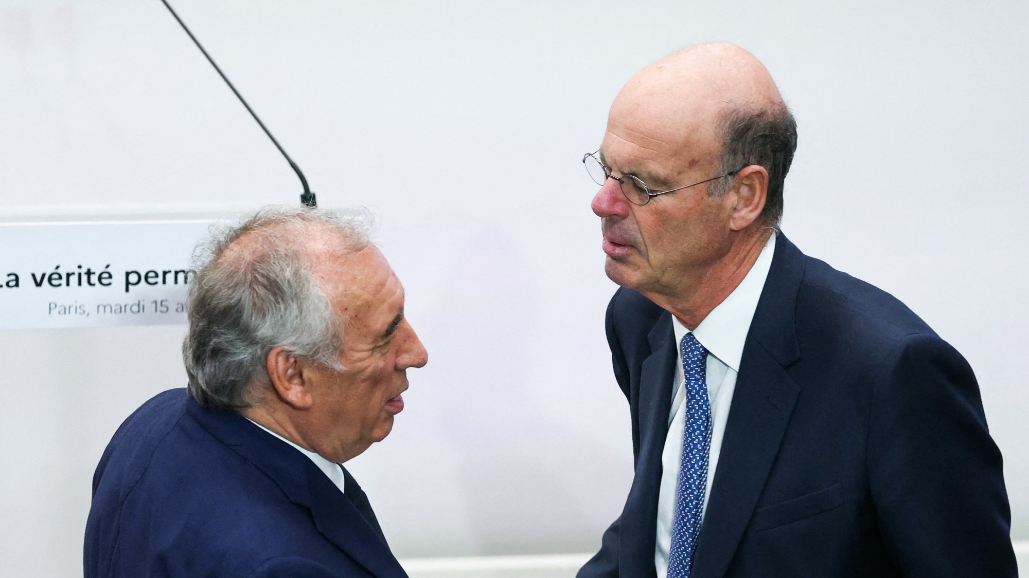 De "l’argent qui est volé aux Français" : le gouvernement compte récupérer 15 milliards d'euros sur la fraude