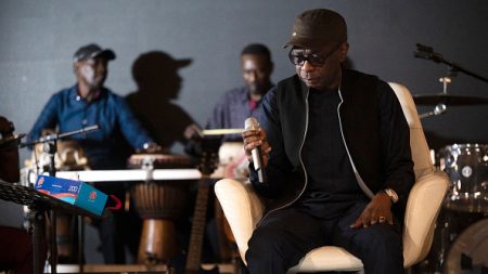 Sénégal : 45 ans de carrière, un nouvel album et « que du bonheur » pour la légende Youssou N’Dour