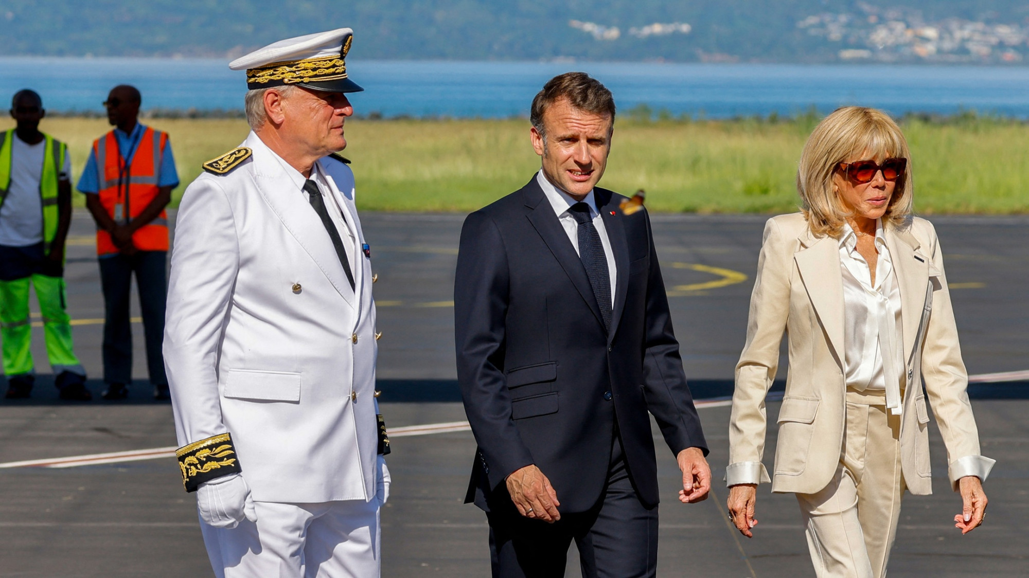 Emmanuel Macron entame à Mayotte une tournée de 5 jours dans l'océan Indien