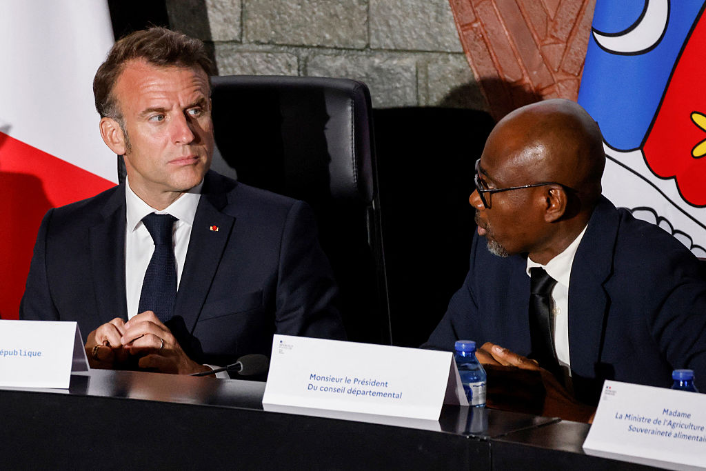 À Mayotte, durcir l'immigration, accélérer les expulsions et investir massivement