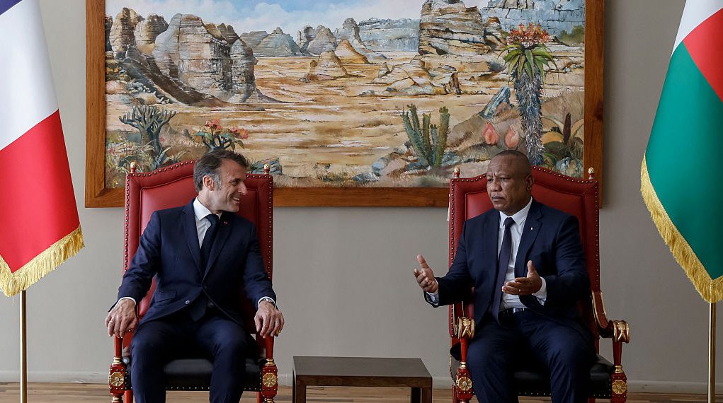 Iles Eparses, colonisation, contrats : Emmanuel Macron en visite à Madagascar pour deux jours