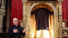 Basilique d’Argenteuil : 400.000 pèlerins attendus pour contempler la « Sainte Tunique du Christ »